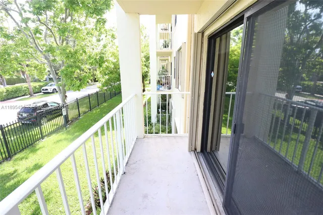 $1,975 | 9301 Southwest 92nd Avenue, Unit A210, Miami, FL 33176