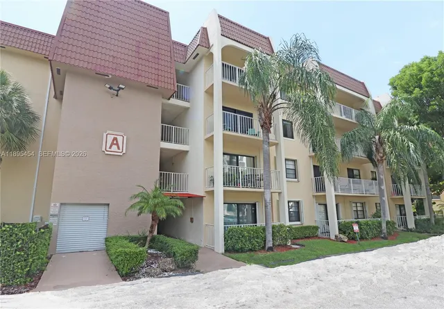 $1,975 | 9301 Southwest 92nd Avenue, Unit A210, Miami, FL 33176