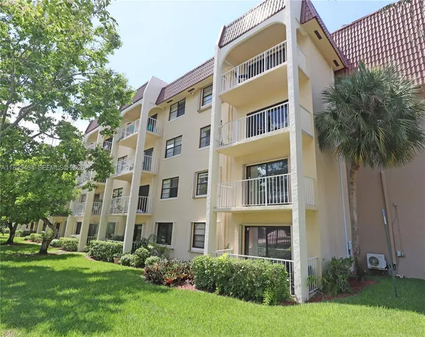 $1,975 | 9301 Southwest 92nd Avenue, Unit A210, Miami, FL 33176