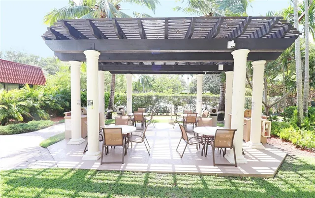 $1,975 | 9301 Southwest 92nd Avenue, Unit A210, Miami, FL 33176