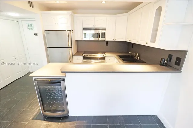 $1,975 | 9301 Southwest 92nd Avenue, Unit A210, Miami, FL 33176