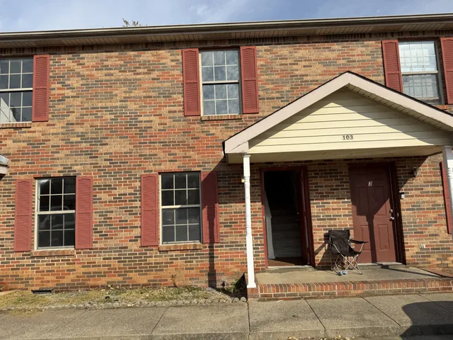 $900 | 103 Hickory Trace Road, Unit 2, Clarksville, TN 37040