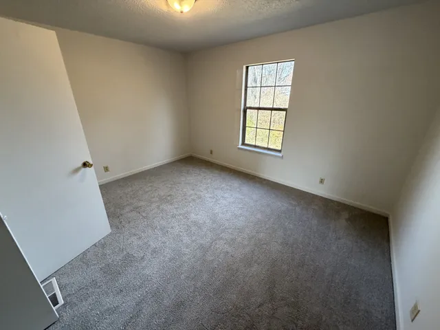 $900 | 103 Hickory Trace Road, Unit 2, Clarksville, TN 37040