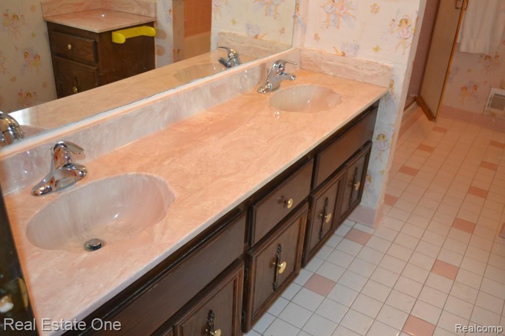 419 Lake Forest Road Rochester, MI 48309 - Photo 23 of 99 Master Bath Vanity-Double Sinks