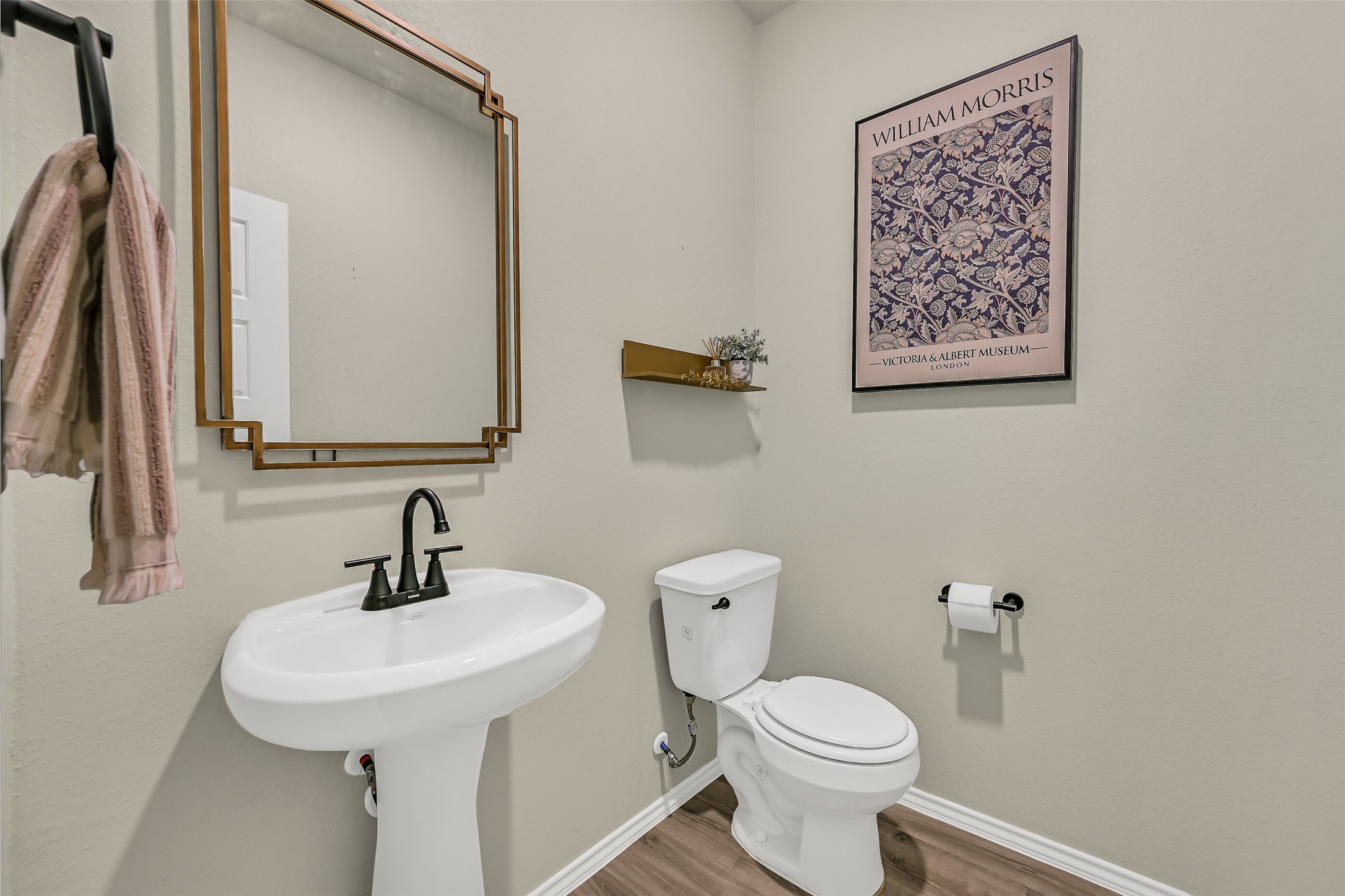 13711 Saxon Cliff Lane Rosharon, TX 77583 - Photo 27 of 30 Downstairs half bath