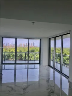 $5,700 | 16385 Biscayne Boulevard, Unit 621, North Miami Beach, FL 33160