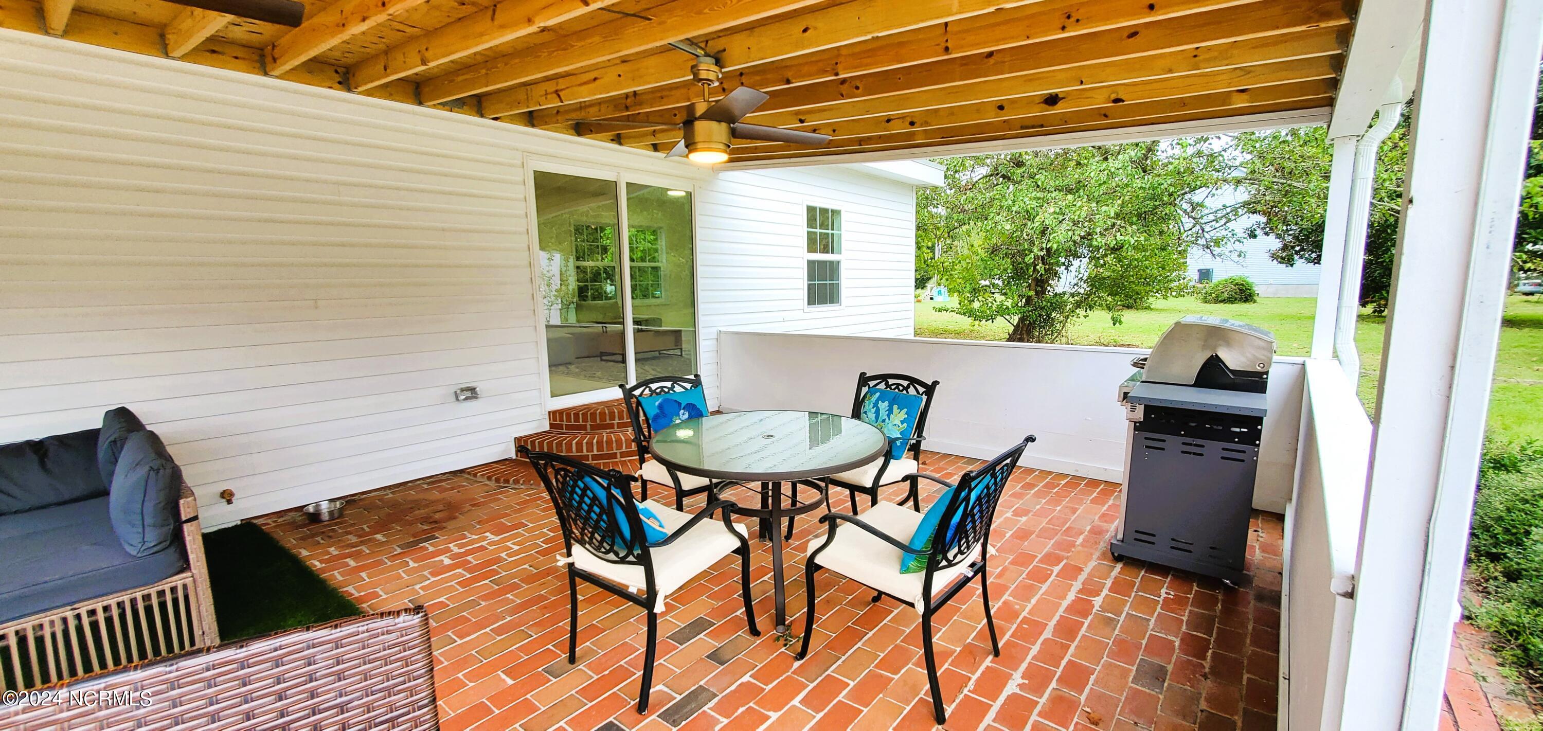 502 Sandy Point Road New Bern, NC 28560 - Photo 54 of 59 Grilling and Chilling