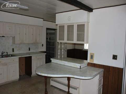 6084 Corunna Road Flint, MI 48532 - Photo 22 of 29 20352234-22.JPG