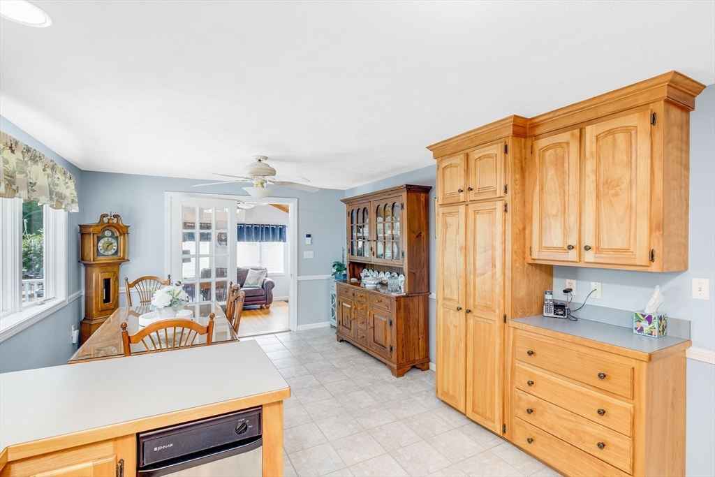 33 Farnham Road Rowley, MA 01969 - Photo 3 of 36