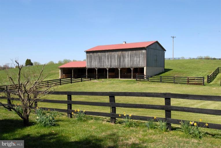 6420 Rattle Branch Road Marshall, VA 20115 - Photo 3 of 22 Barn