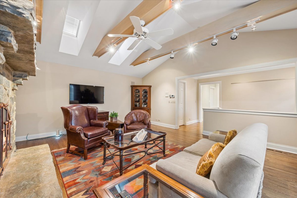 1185 Hill Road Winnetka, IL 60093 - Photo 25 of 58 Gallery Image 25