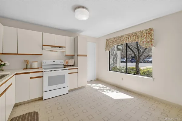 $594,000 | 958 Heritage Hills, Unit B, Somers, NY 10589