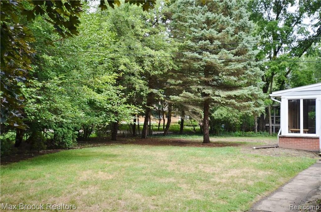 18900 Riverside Drive Beverly Hills, MI 48025 - Photo 19 of 19