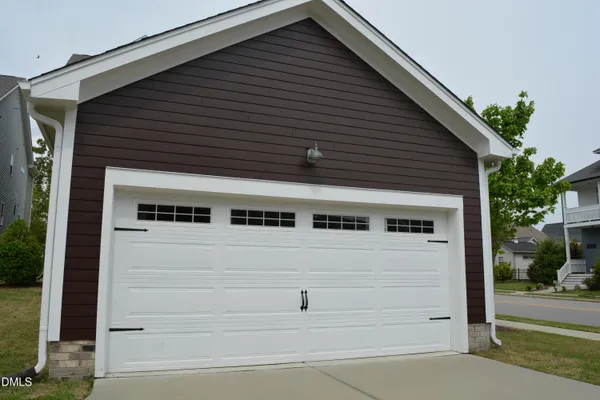 a close up view of a washer and dryer