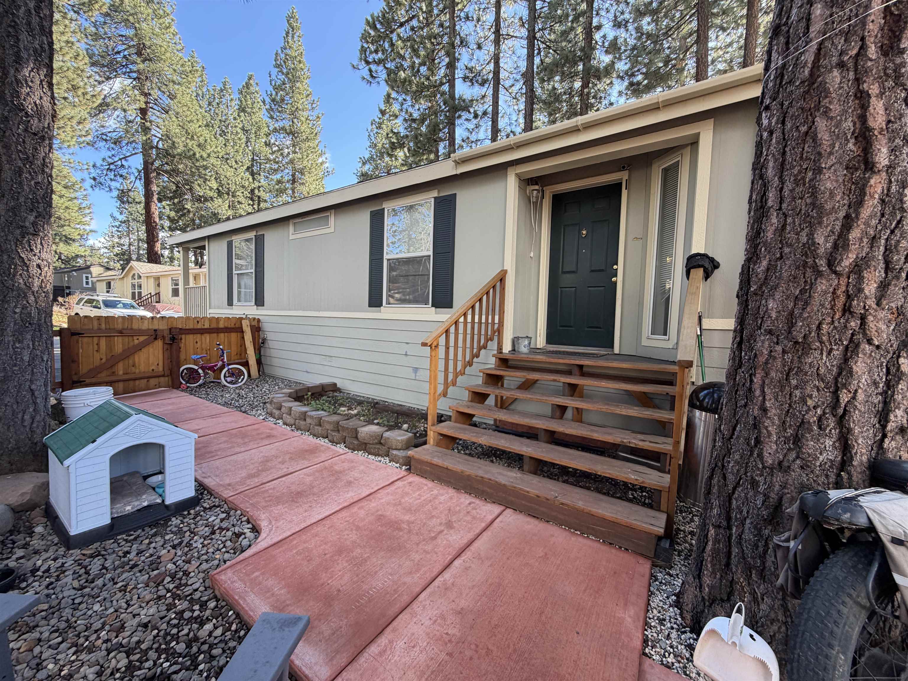 10100 Pioneer Trail, Unit 76 Reno, NV 89503 - Photo 6 of 22 a front view of a house with garden