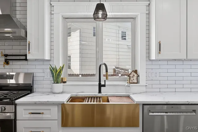 $259,900 | 119 Gulino Avenue, Camillus, NY 13031