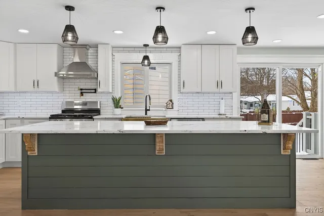 $259,900 | 119 Gulino Avenue, Camillus, NY 13031