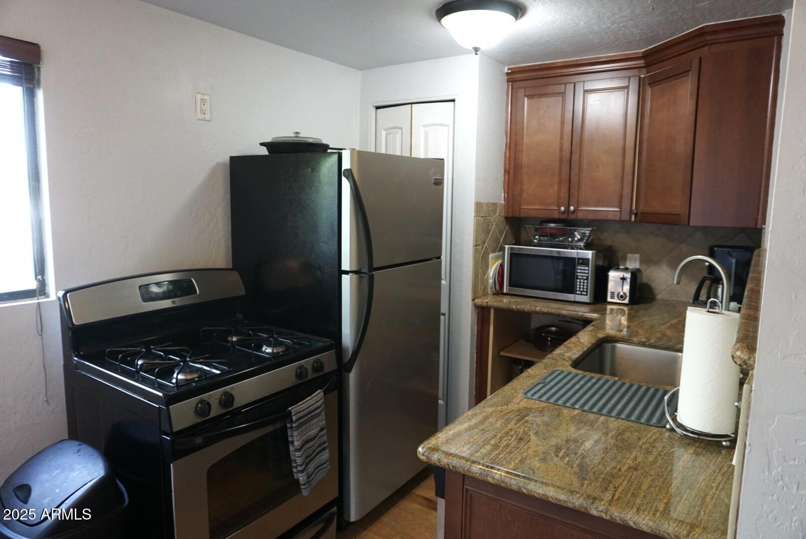 4224 North 12th Street, Unit 209 Phoenix, AZ 85014 - Photo 5 of 14 DSC05635