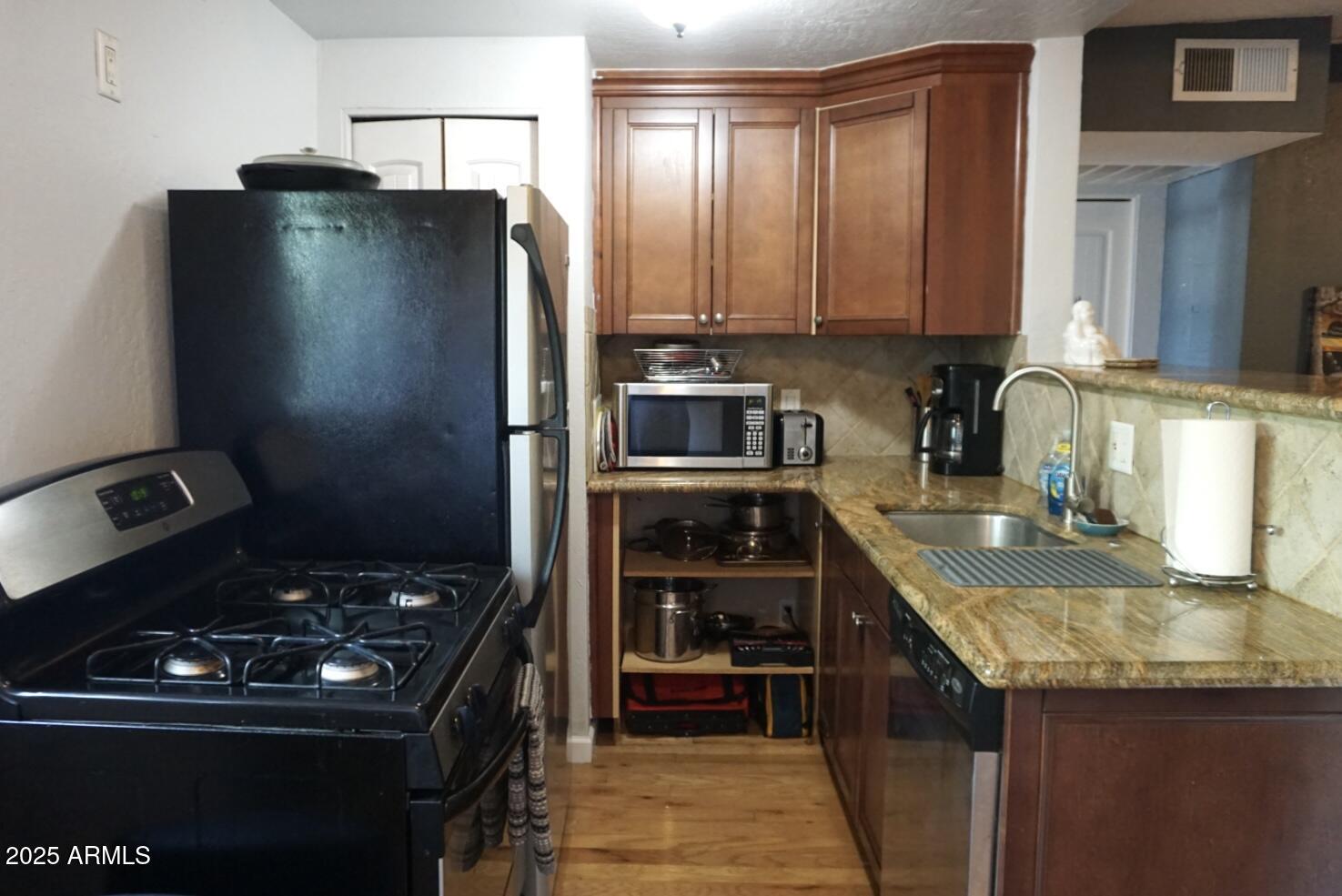 4224 North 12th Street, Unit 209 Phoenix, AZ 85014 - Photo 7 of 14 DSC05633