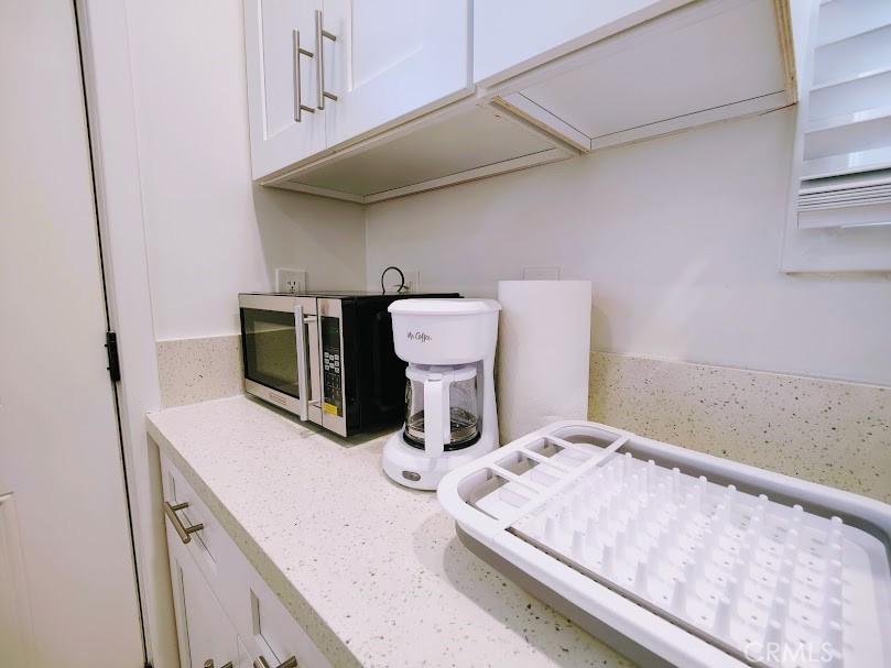 748 1/2 South Ridgeley Drive Los Angeles, CA 90036 - Photo 2 of 5 a utility room with dryer and washer