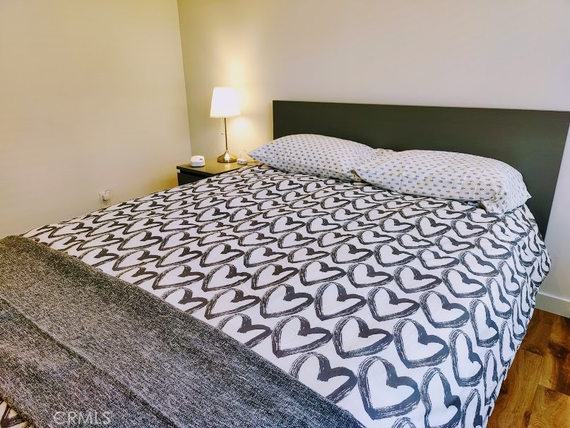 748 1/2 South Ridgeley Drive Los Angeles, CA 90036 - Photo 3 of 5 a bedroom with a bed