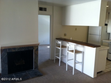5525 East Thomas Road, Unit 9 Phoenix, AZ 85018 - Photo 3 of 5 a view of entryway