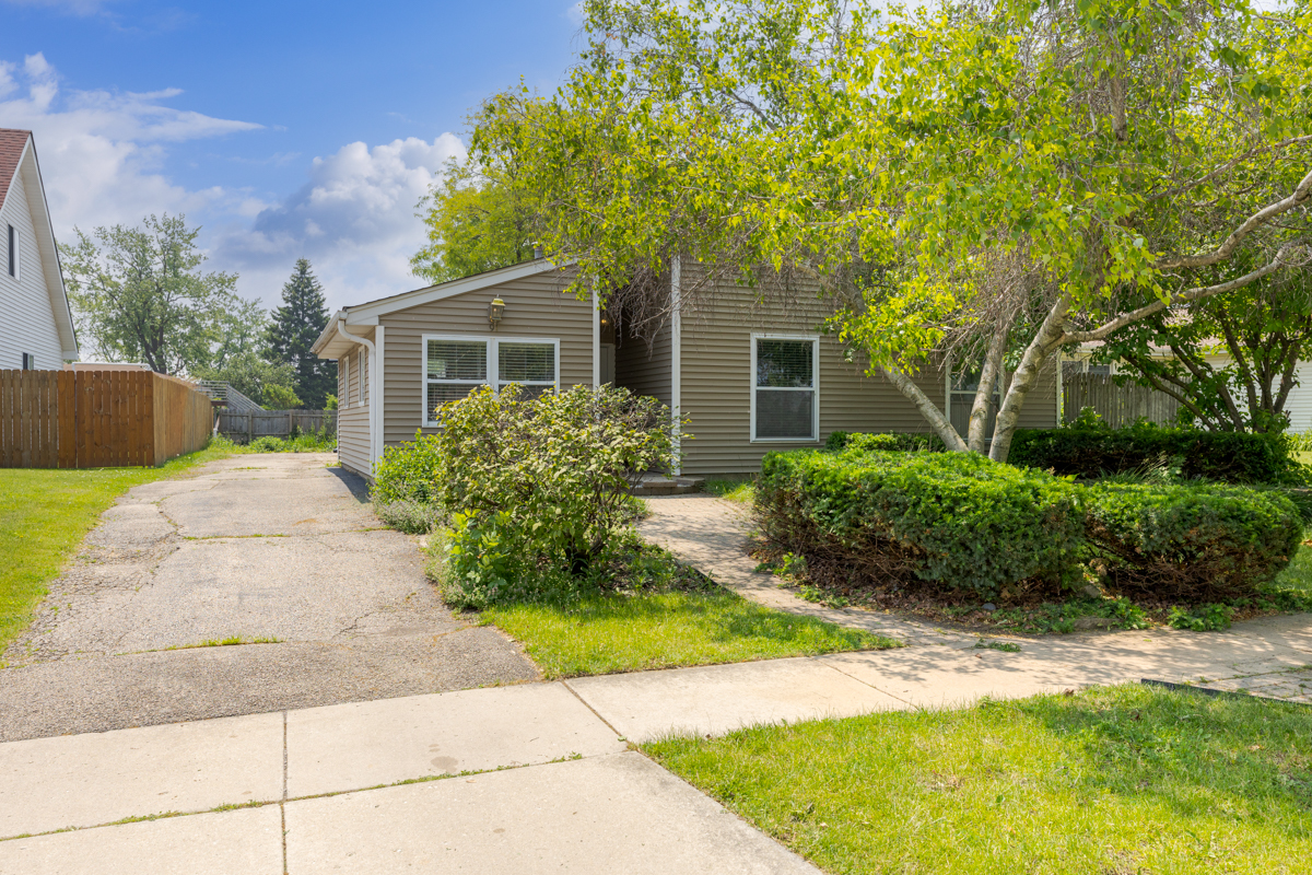 91 Rockledge Drive Romeoville, IL 60446 - Photo 3 of 18 Gallery Image 3