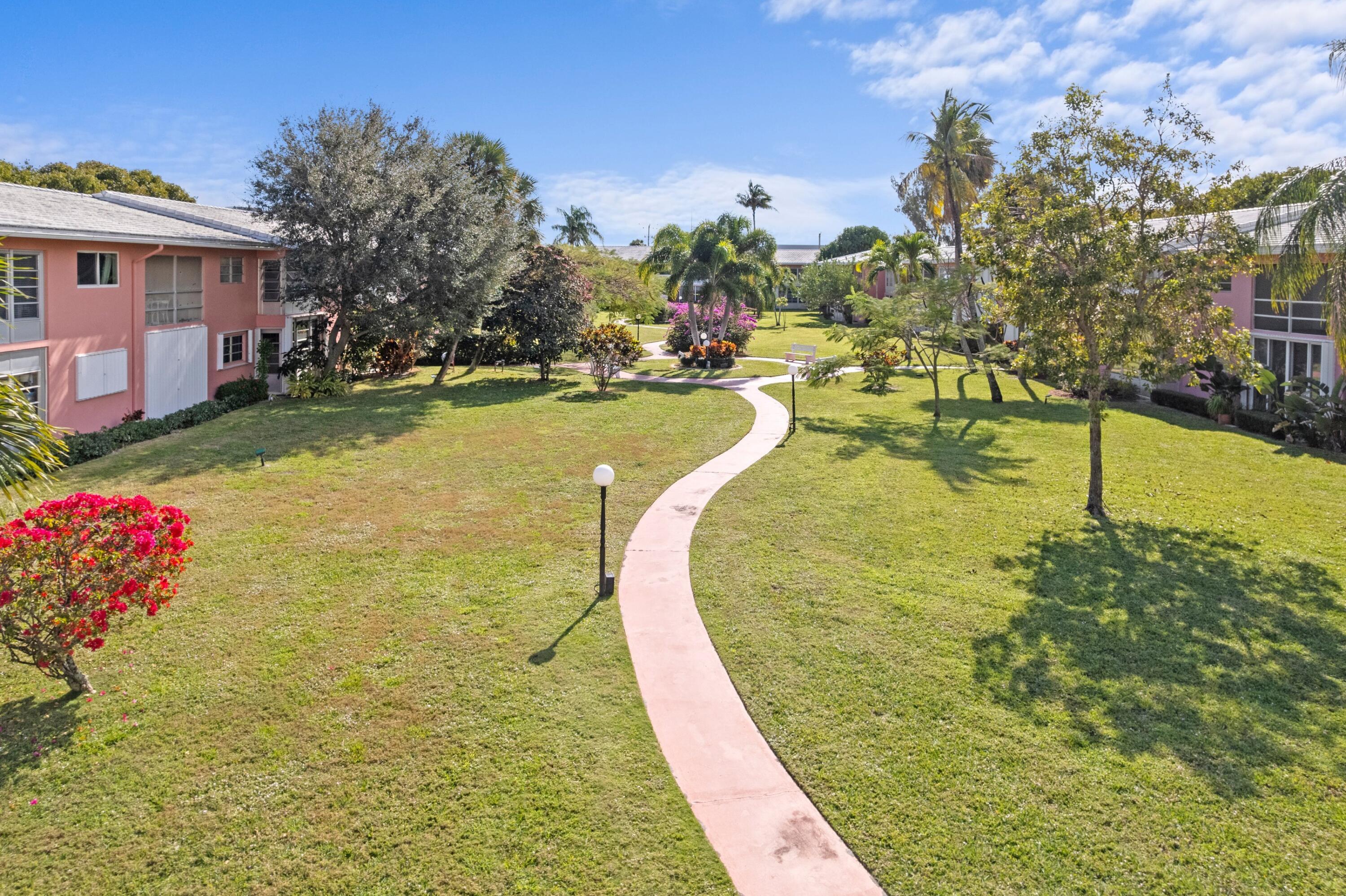300 Northeast 20th Street, Unit 109 Boca Raton, FL 33431 - Photo 13 of 36 Backyard