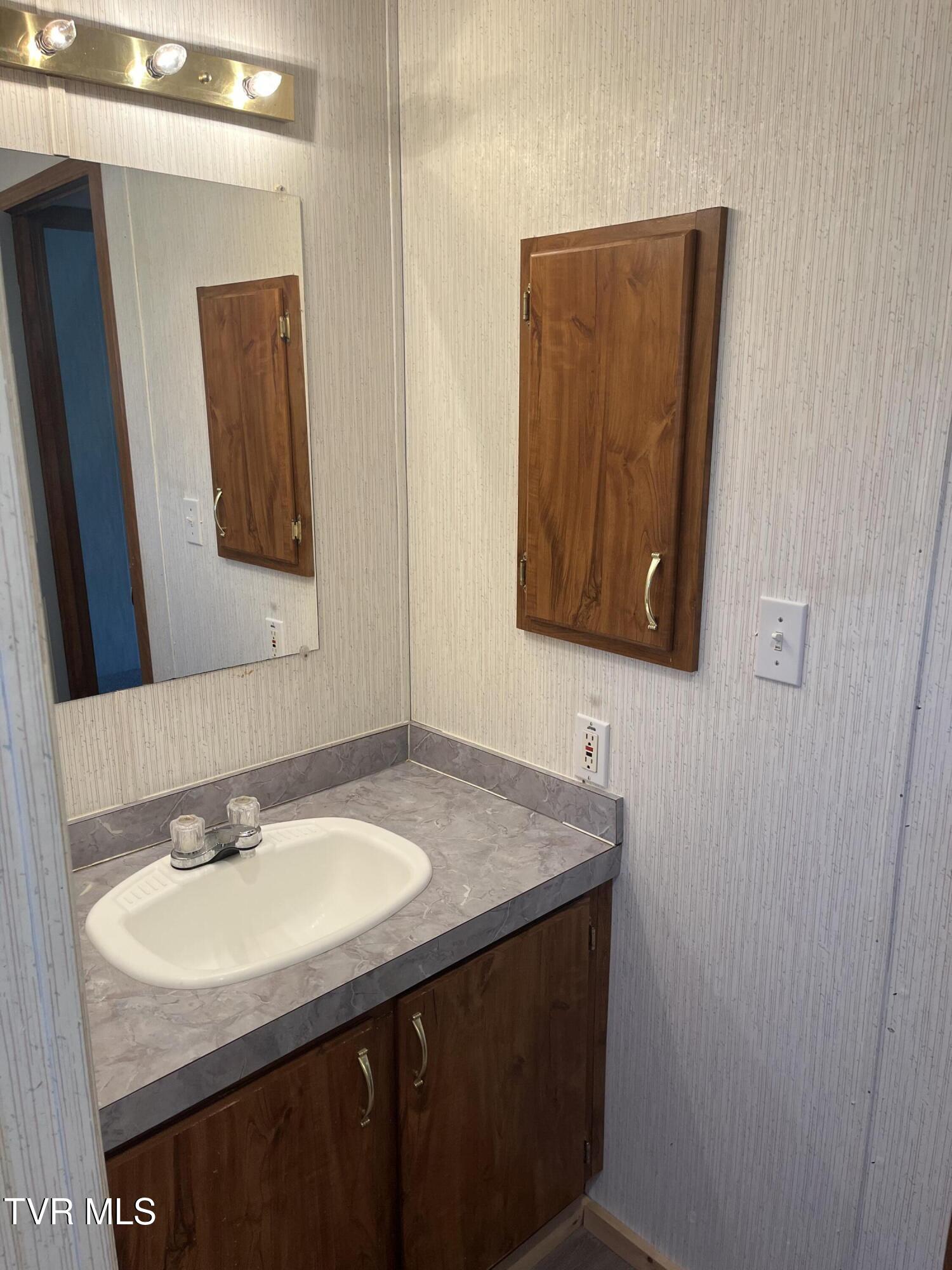 284 Parsons Eller Road Mountain City, TN 37683 - Photo 12 of 23 (Upload-from-mobile-1762734723)IMG_1958