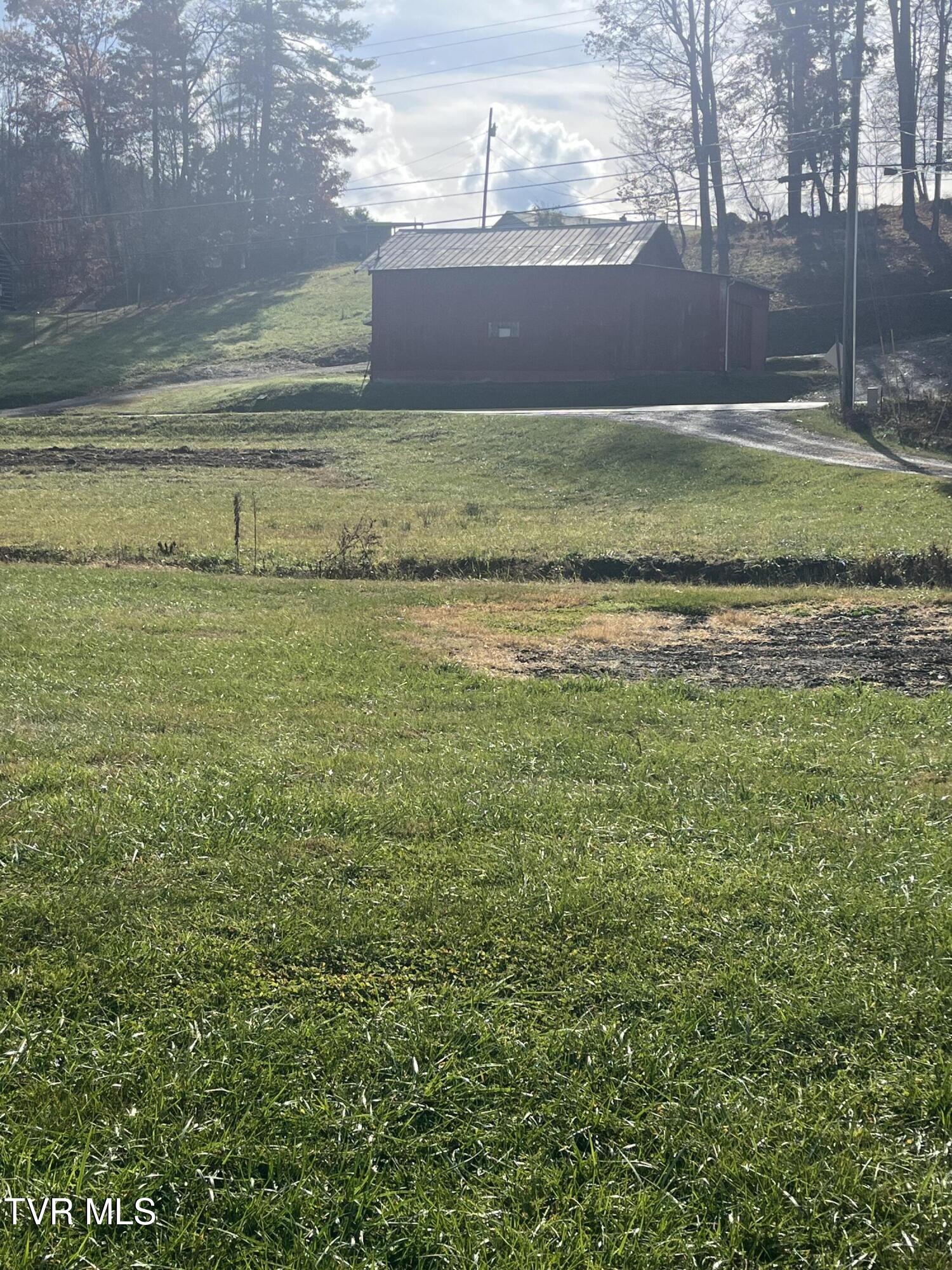 284 Parsons Eller Road Mountain City, TN 37683 - Photo 5 of 23 (Upload-from-mobile-1762734310)IMG_1979