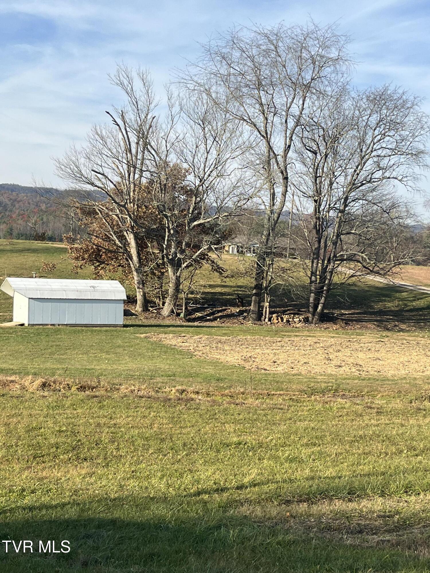 284 Parsons Eller Road Mountain City, TN 37683 - Photo 6 of 23 (Upload-from-mobile-1762734310)IMG_1972