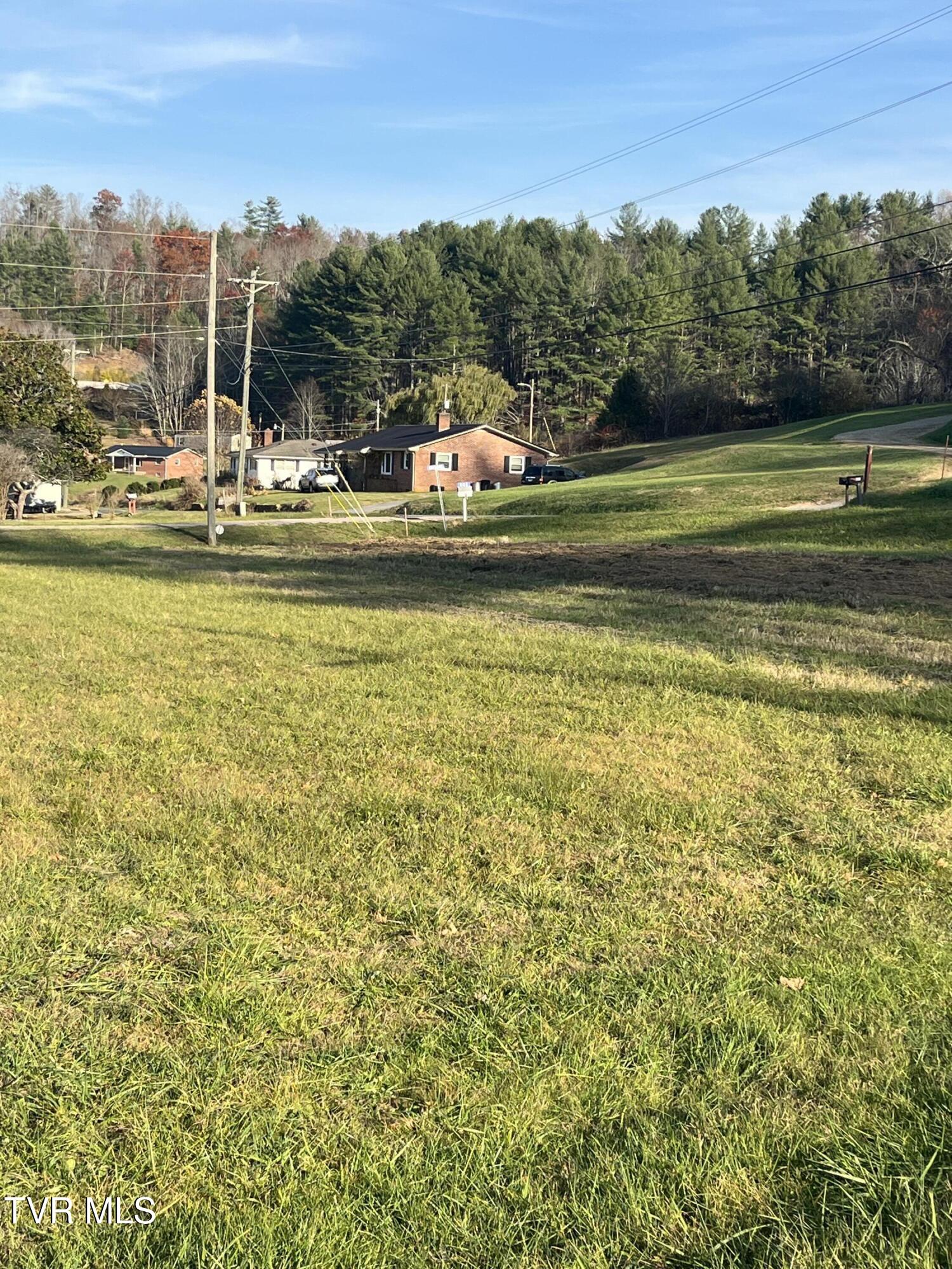 284 Parsons Eller Road Mountain City, TN 37683 - Photo 7 of 23 (Upload-from-mobile-1762734606)IMG_1965