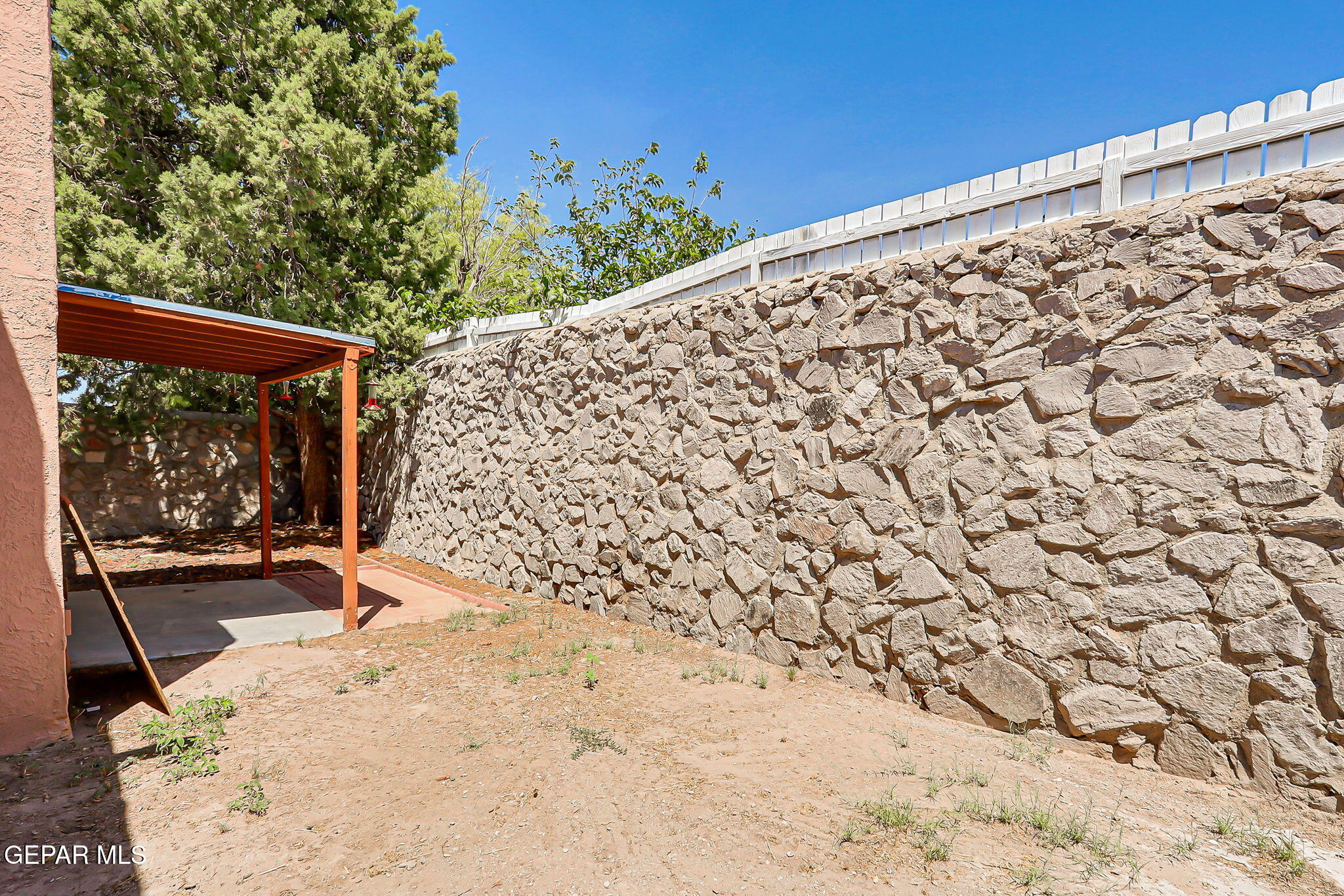 1053 Hillrise Court Las Cruces, NM 88011 - Photo 15 of 53 a view of a backyard with wooden fence