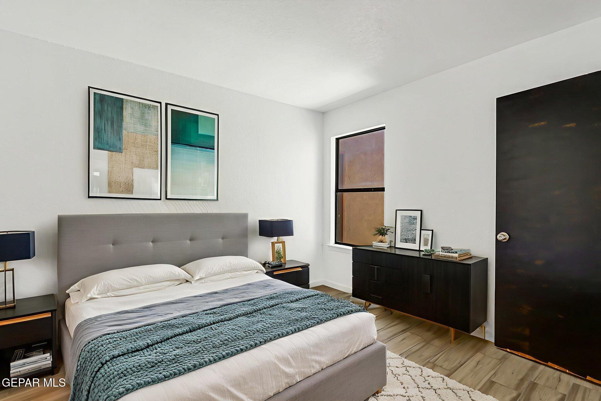 1053 Hillrise Court Las Cruces, NM 88011 - Photo 45 of 53 a bedroom with a bed and a window