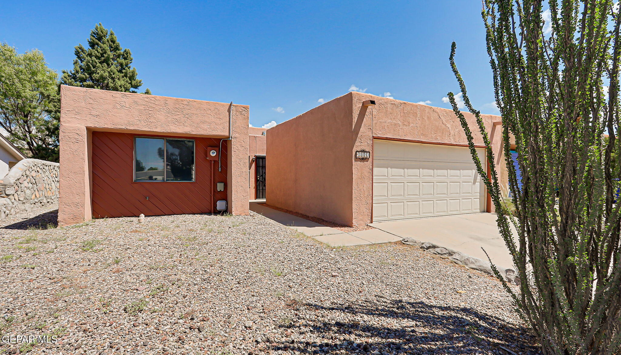 1053 Hillrise Court Las Cruces, NM 88011 - Photo 5 of 53 a view of a house with a yard