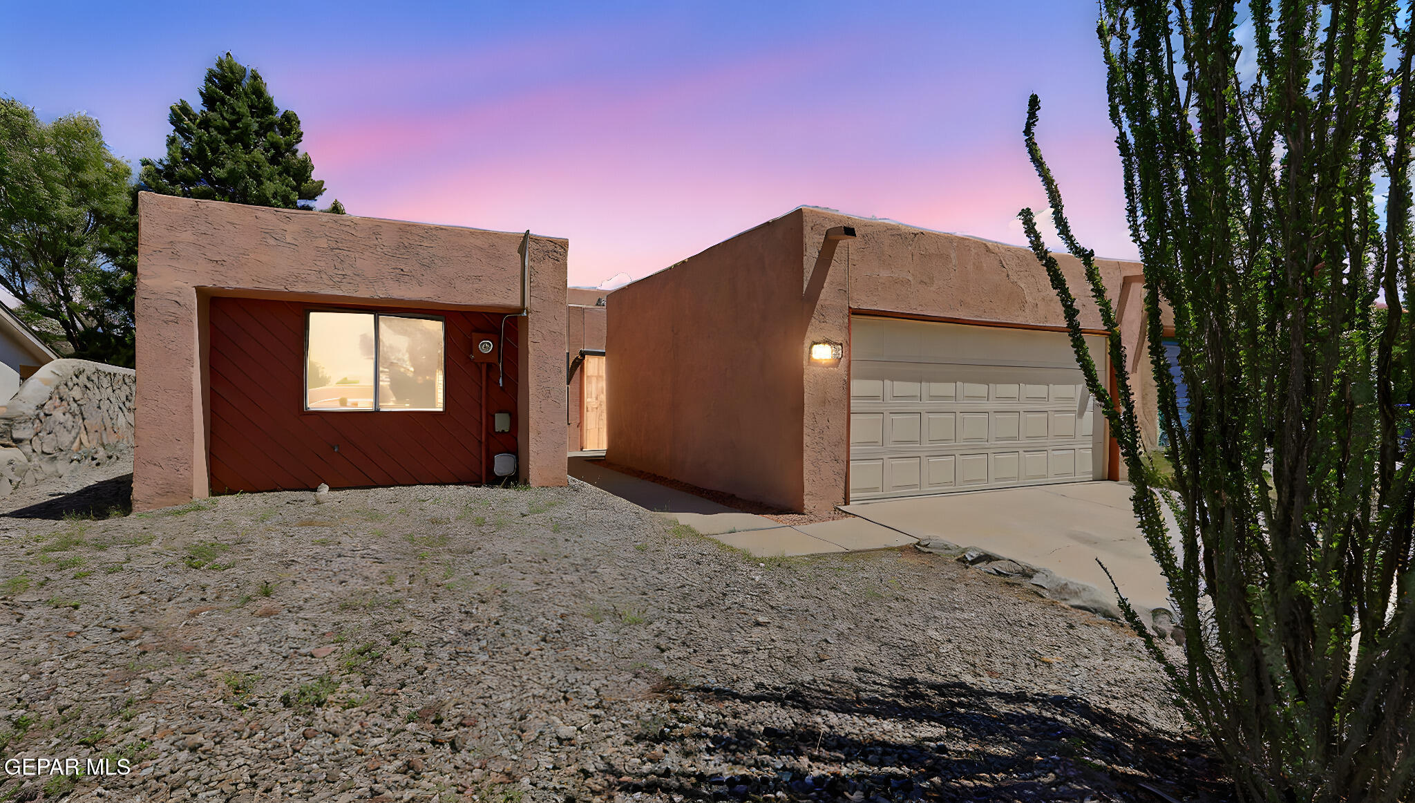 1053 Hillrise Court Las Cruces, NM 88011 - Photo 6 of 53 a view of a house with a yard