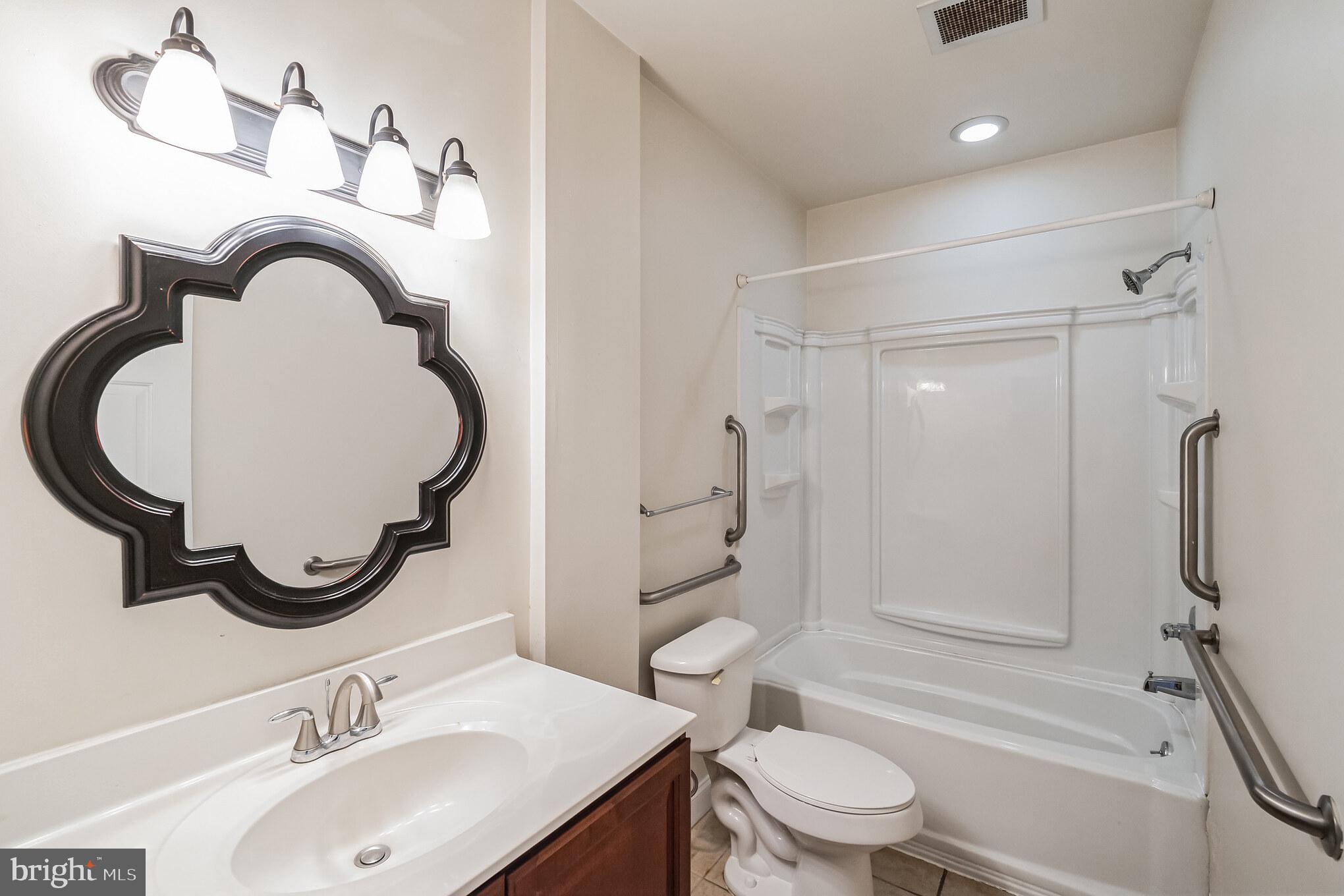7220 Ridge Avenue, Unit C Philadelphia, PA 19128 - Photo 15 of 28 Master bathroom