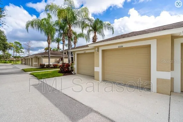 $4,200 | 5320 Hyland Hills Avenue, Unit 2225, Sarasota, FL 34241