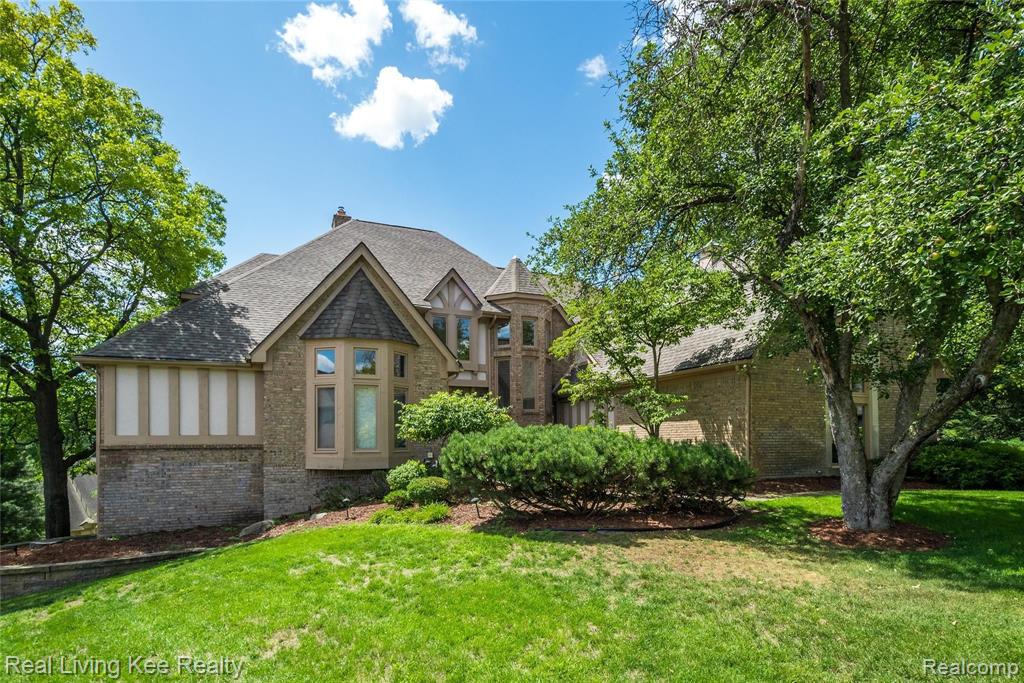 6368 Peach Tree Court Rochester Hills, MI 48306 - Photo 2 of 54