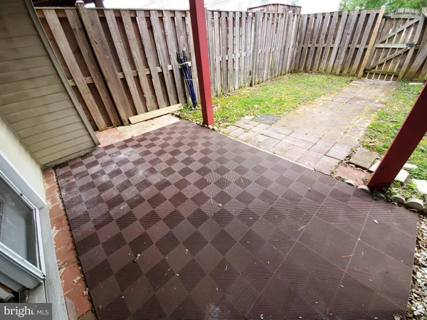 $950 | 7495 Digby Green, Alexandria, VA 22315