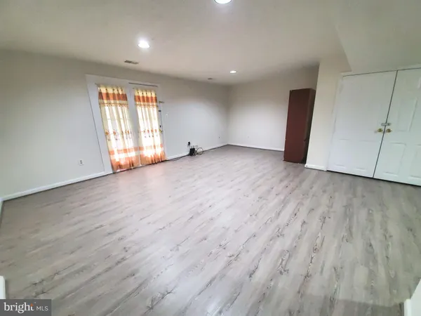 $950 | 7495 Digby Green, Alexandria, VA 22315