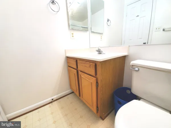 $950 | 7495 Digby Green, Alexandria, VA 22315