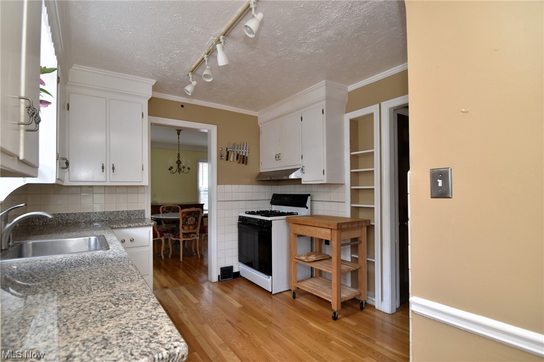 2443 Dysart Road Cleveland, OH 44118 - Photo 9 of 25 Gallery Image 9
