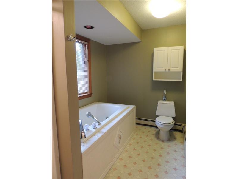 155 Ridgeview Drive Bangor, ME 04401 - Photo 22 of 34 Master Bath/Spa.