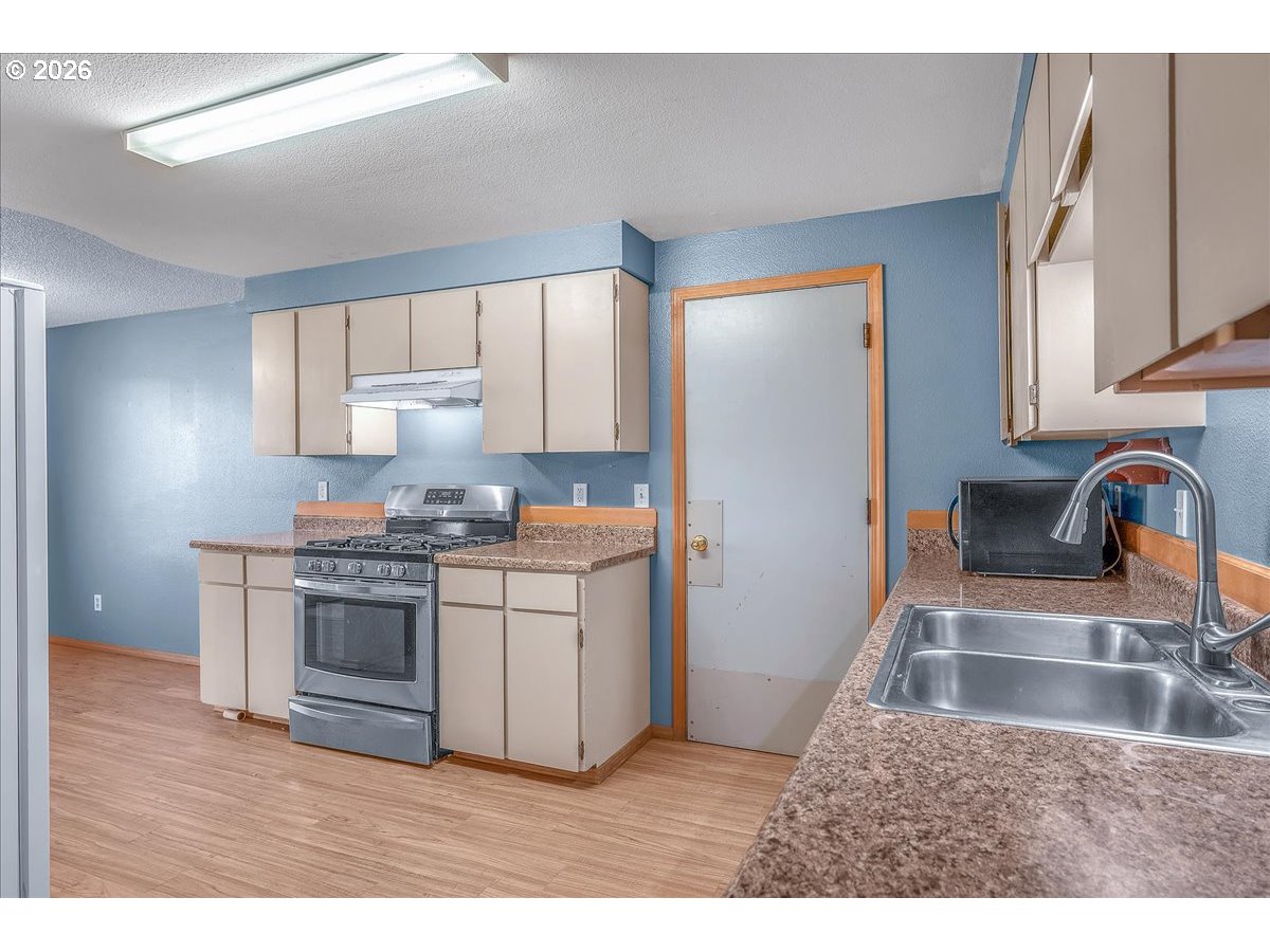 415 South 12th Street St. Helens, OR 97051 - Photo 9 of 46