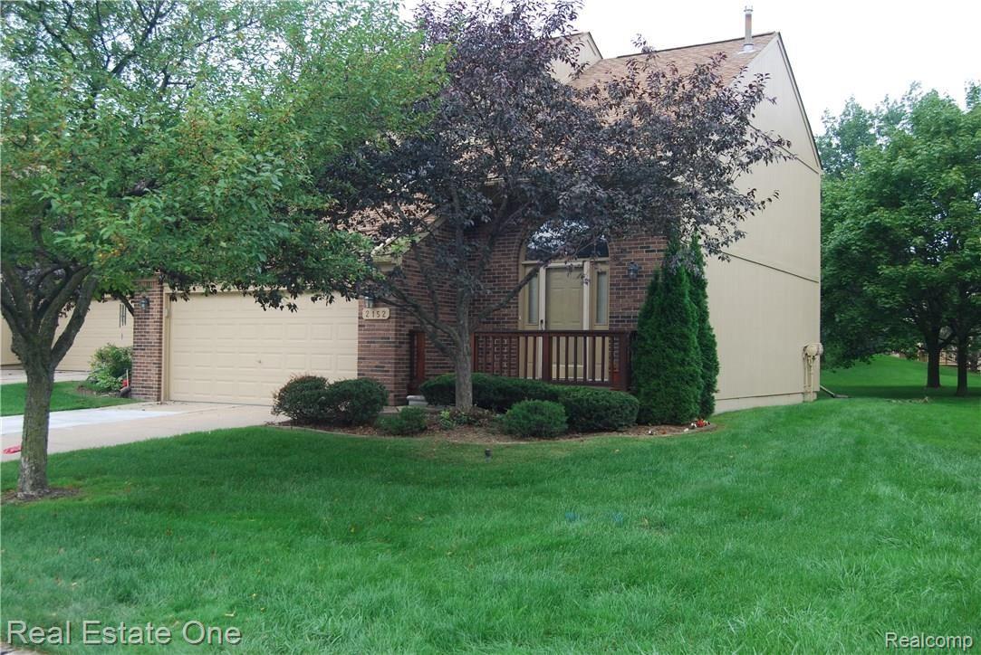 2152 Rochelle Park Drive, Unit 102 Rochester, MI 48309 - Photo 2 of 22 Mature Trees