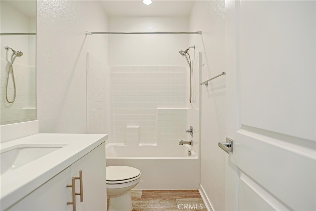 4260 Powell Way, Unit 110 Corona, CA 92883 - Photo 26 of 27 2nd floor bathroom (full)
