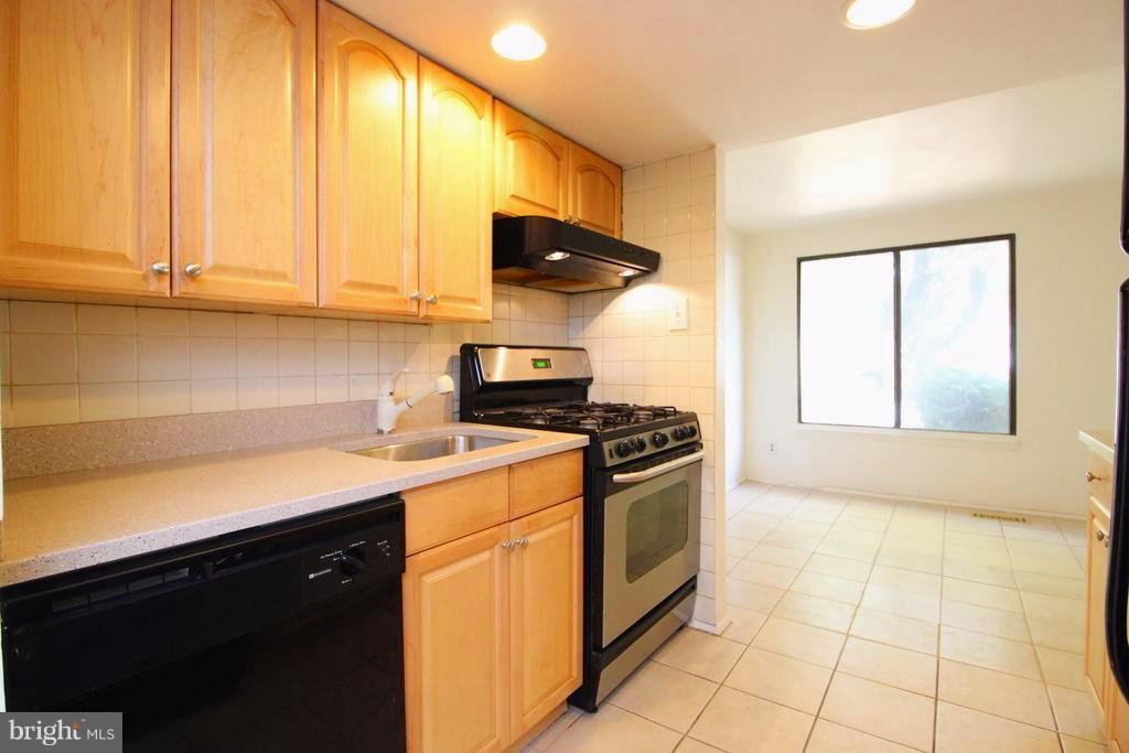 8907 Footed Ridge Columbia, MD 21045 - Photo 4 of 30 Kitchen