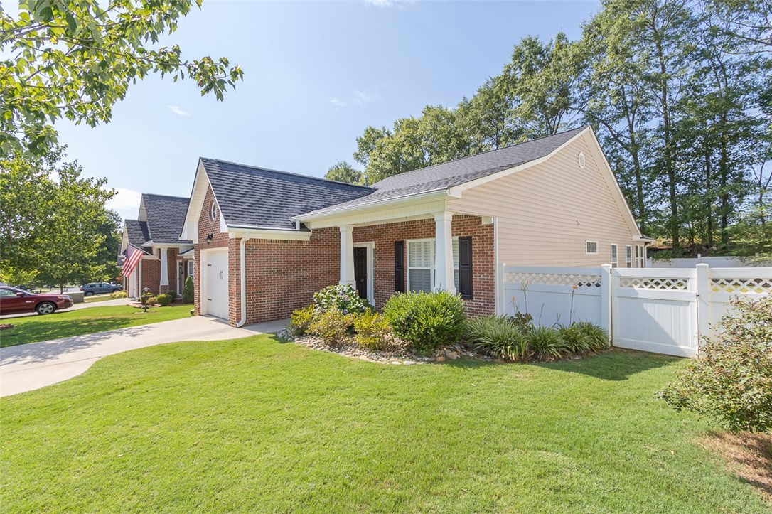 114 Abigail Lane Anderson, SC 29621 - Photo 4 of 33 Gallery Image 4