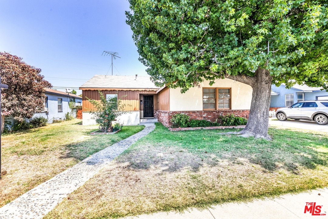 9325 Foster Road Downey, CA 90242 - Photo 1 of 25 Gallery Image 1